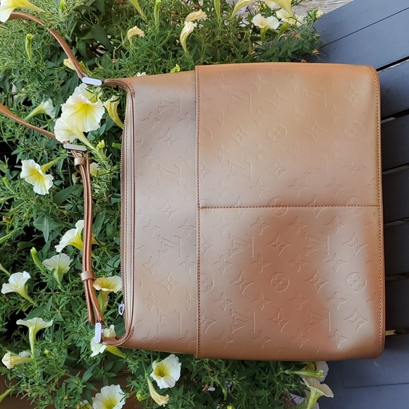 💥💥SOLD💥💥LV Sutter Shoulder bag - Picture 11 of 12